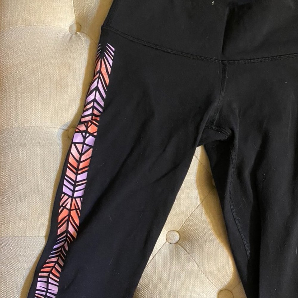 Black - Multi color print Lululemon Leggings -Sz 4